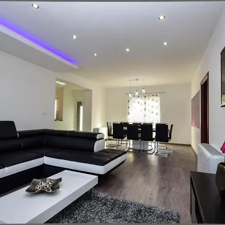 Modern Relaxing In Zaton Vila *
